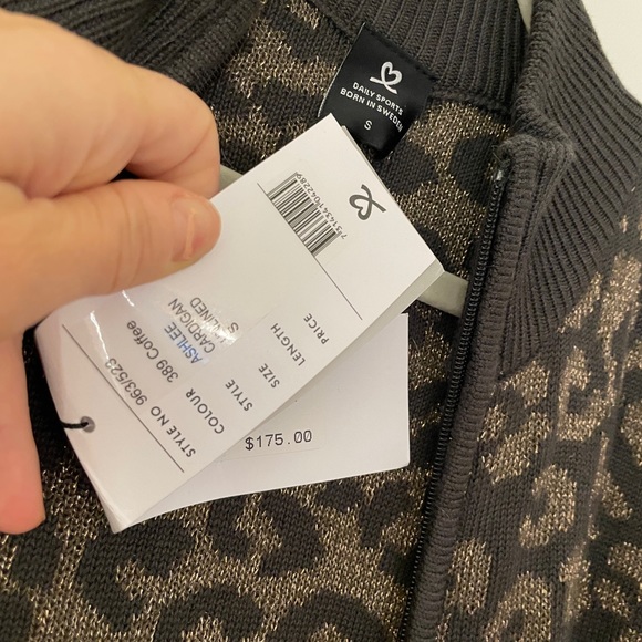 BNWT. Gold colour is sparkly. Never worn. - Picture 2 of 2